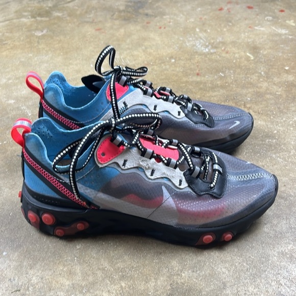 Nike React Element 87 in solar red and blue
Size: 6 - Picture 2 of 12
